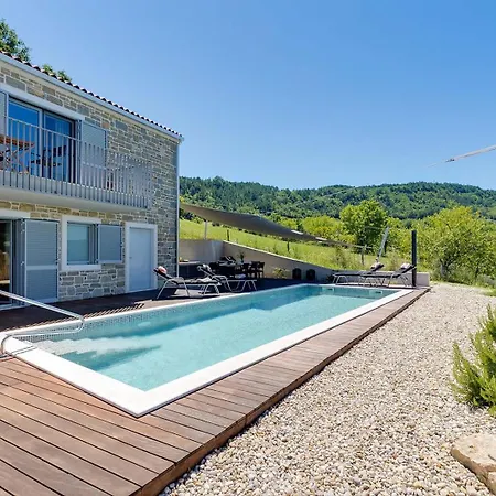 Akazija Villa